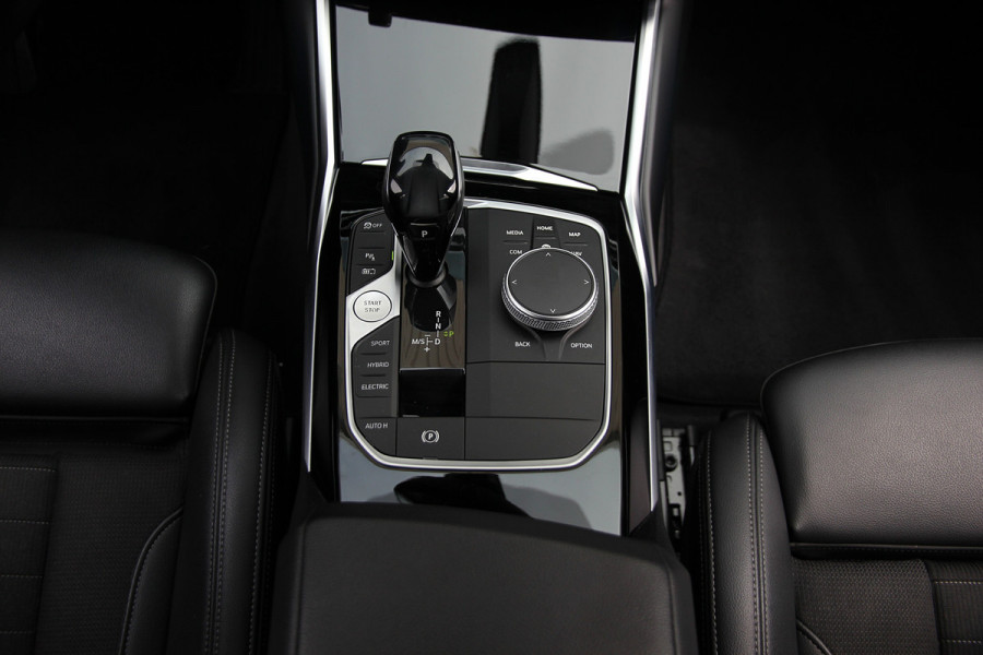 BMW 3 Serie Touring 330e Sportline | Shadow | 19 | Live cockpit