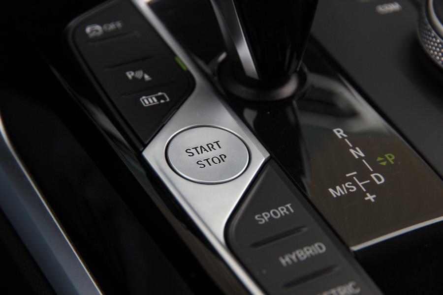 BMW 3 Serie Touring 330e Sportline | Shadow | 19 | Live cockpit