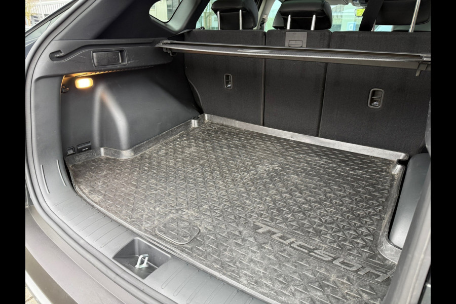 Hyundai Tucson 1.6 T-GDI PHEV Premium Sky 4WD - Automaat - Panoramadak- Leder - Navi