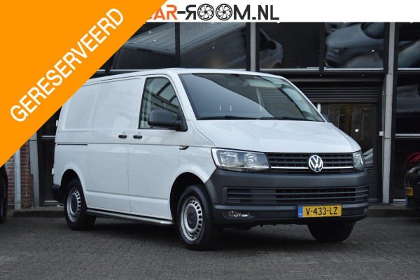 Volkswagen Transporter 2.0 TDI L2H1 Highline Carplay Trekhaak Cruise Navi