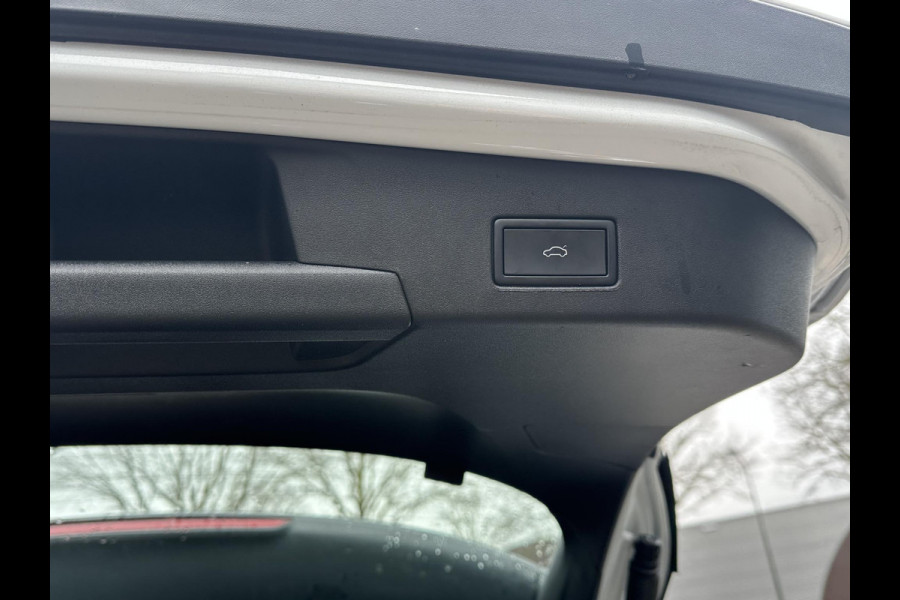 Volkswagen ID.4 GTX Advantage 4Motion 77 kWh 300PK | SOH 90% | WARMTEPOMP | 20 INCH | TREKHAK ELEKTRISCH UITKLAPBAAR | ACC CRUISE CONTROLE | STOEL + STUURWIELVERWARMING | MATRIX-LED-KOPLAMP (IQ.LIGHT) | RIJKLAAR GELEVERD MET 12 MND BOVAG GARANTIE