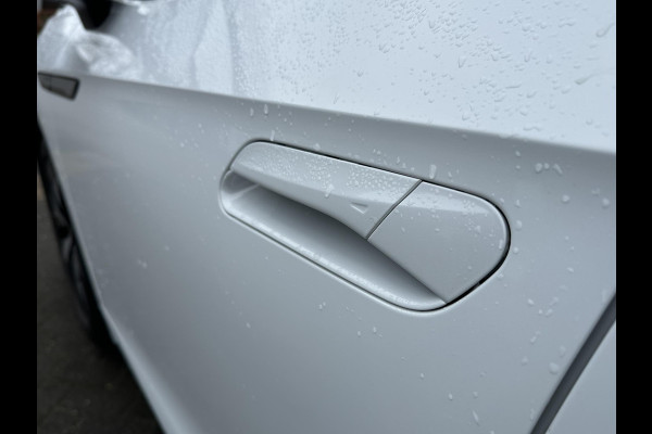 Volkswagen ID.4 GTX Advantage 4Motion 77 kWh 300PK | SOH 90% | WARMTEPOMP | 20 INCH | TREKHAK ELEKTRISCH UITKLAPBAAR | ACC CRUISE CONTROLE | STOEL + STUURWIELVERWARMING | MATRIX-LED-KOPLAMP (IQ.LIGHT) | RIJKLAAR GELEVERD MET 12 MND BOVAG GARANTIE