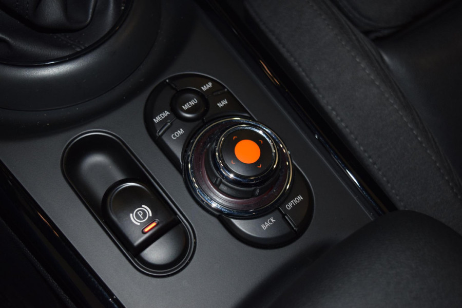 MINI Clubman 1.5 Cooper Pepper|17"|Carplay|Led|Sportstoel