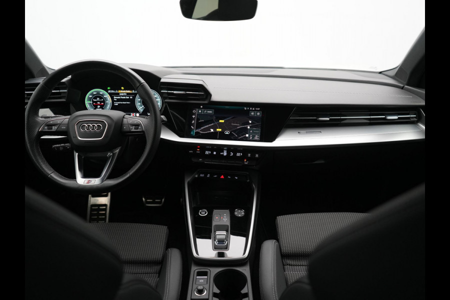 Audi A3 Sportback 45 TFSI e S edition Competition Plug In Hybrid 245pk Dealer O.H. PHEV | 2x S Line | Sportstoelen Massage | Adaptive Cruise | Bang & Olufsen | Matrix LED | 18"L.M | Sfeerverlichting | Apple Carplay | Virtual | Keyless | Blis | Navigatie | DAB |