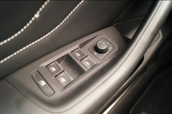 Volkswagen Passat Variant 1.5 TSI 150pk DSG R-Line Business Plus -PANO-