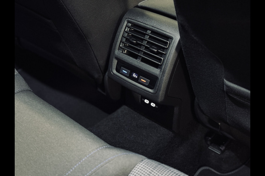 Volkswagen Golf 1.4 eHybrid GTE | Akrapoviç | Camera | Stoelverw.