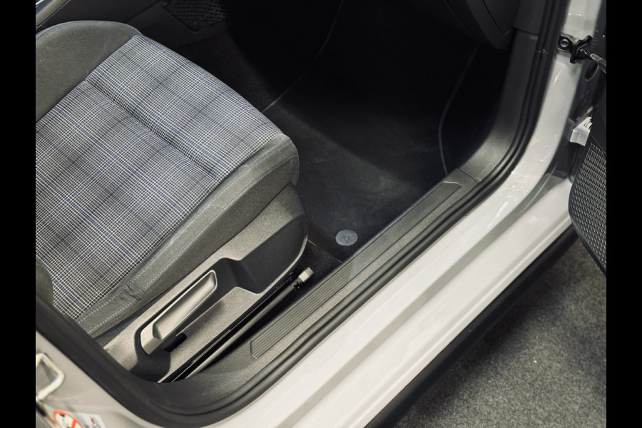 Volkswagen Golf 1.4 eHybrid GTE | Akrapoviç | Camera | Stoelverw.