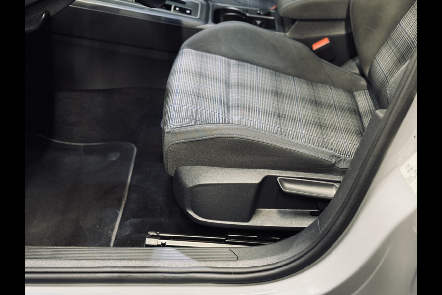 Volkswagen Golf 1.4 eHybrid GTE | Akrapoviç | Camera | Stoelverw.