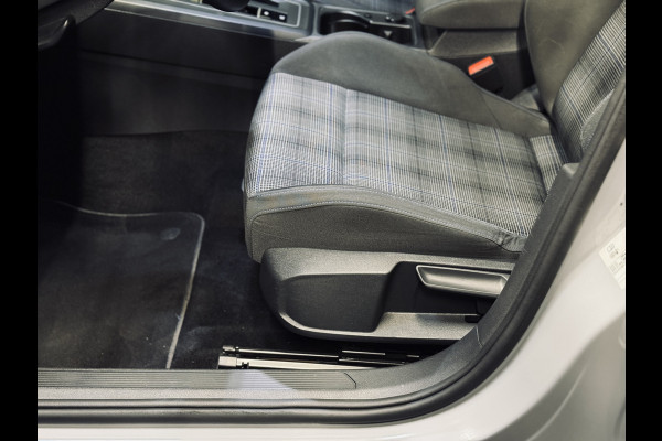 Volkswagen Golf 1.4 eHybrid GTE | Akrapoviç | Camera | Stoelverw.