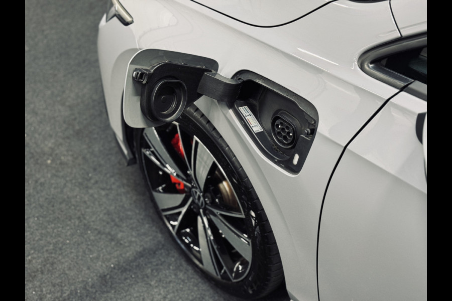 Volkswagen Golf 1.4 eHybrid GTE | Akrapoviç | Camera | Stoelverw.