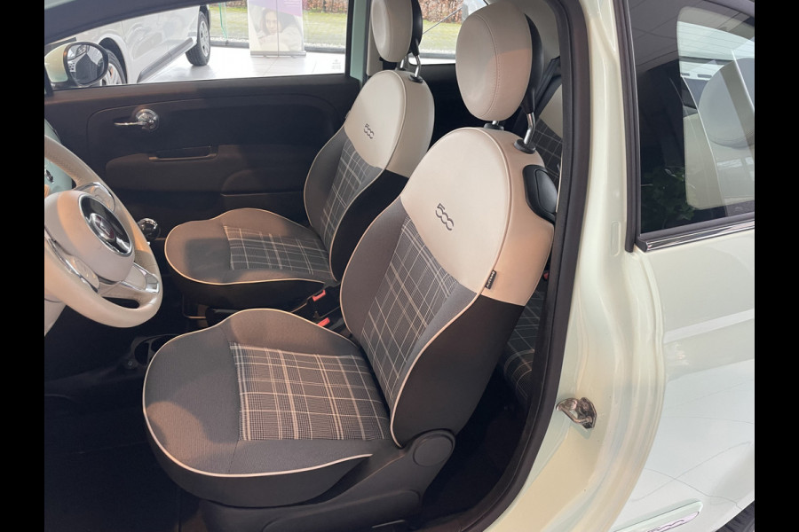 Fiat 500 0.9 TwinAir Turbo Collezione met schuif/kanteldak Airco - Cruise control - parkeersensor achter - Navigatie - Panoramadak - Schuif/kantel dak - Mistlampen voor - Licht metalen velgen 16 inch - Stuur multifunctioneel - Radio - Bluetooth - Sta