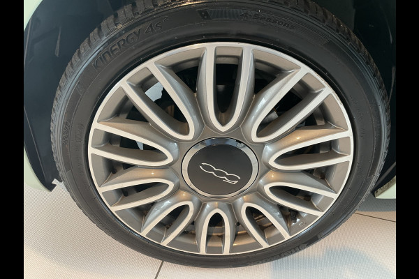 Fiat 500 0.9 TwinAir Turbo Collezione met schuif/kanteldak Airco - Cruise control - parkeersensor achter - Navigatie - Panoramadak - Schuif/kantel dak - Mistlampen voor - Licht metalen velgen 16 inch - Stuur multifunctioneel - Radio - Bluetooth - Sta