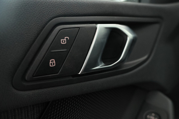 BMW 1-serie 116d High Executive 5 Deurs hb, Navigatie, Climate