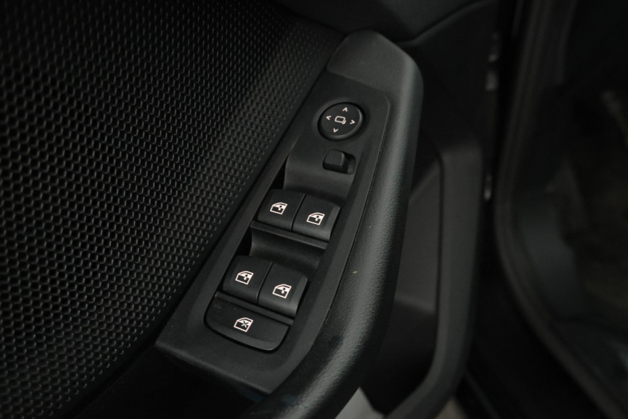 BMW 1-serie 116d High Executive 5 Deurs hb, Navigatie, Climate