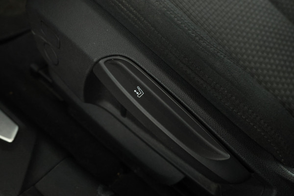 BMW 1-serie 116d High Executive 5 Deurs hb, Navigatie, Climate
