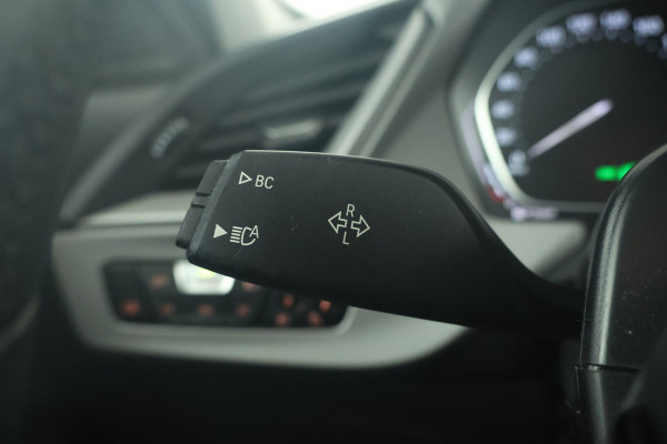 BMW 1-serie 116d High Executive 5 Deurs hb, Navigatie, Climate