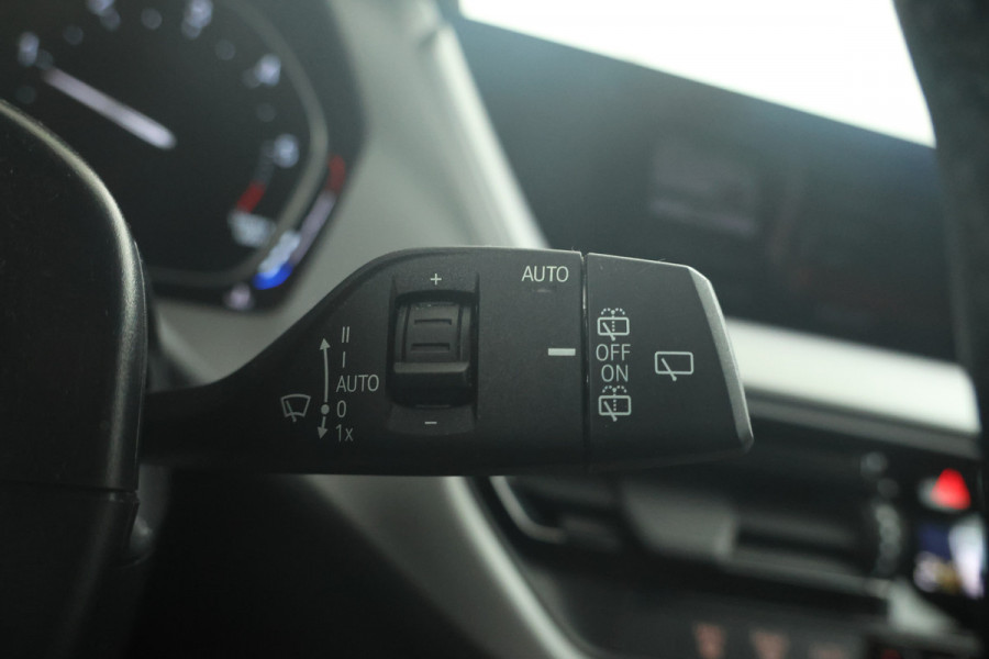 BMW 1-serie 116d High Executive 5 Deurs hb, Navigatie, Climate