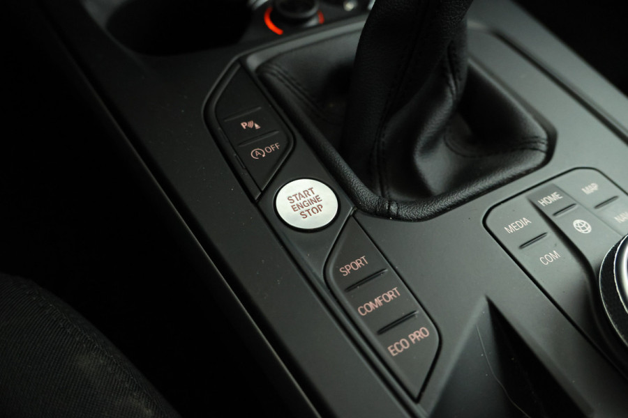 BMW 1-serie 116d High Executive 5 Deurs hb, Navigatie, Climate