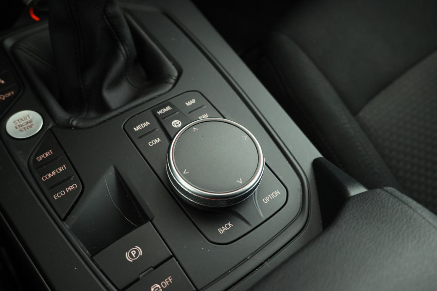 BMW 1-serie 116d High Executive 5 Deurs hb, Navigatie, Climate