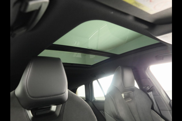 Škoda Enyaq 60 Sportline 204pk | Panoramadak | Light Band | Head up | Canton Sound | Elek. stoel | Adaptive Cruise | Blind spot