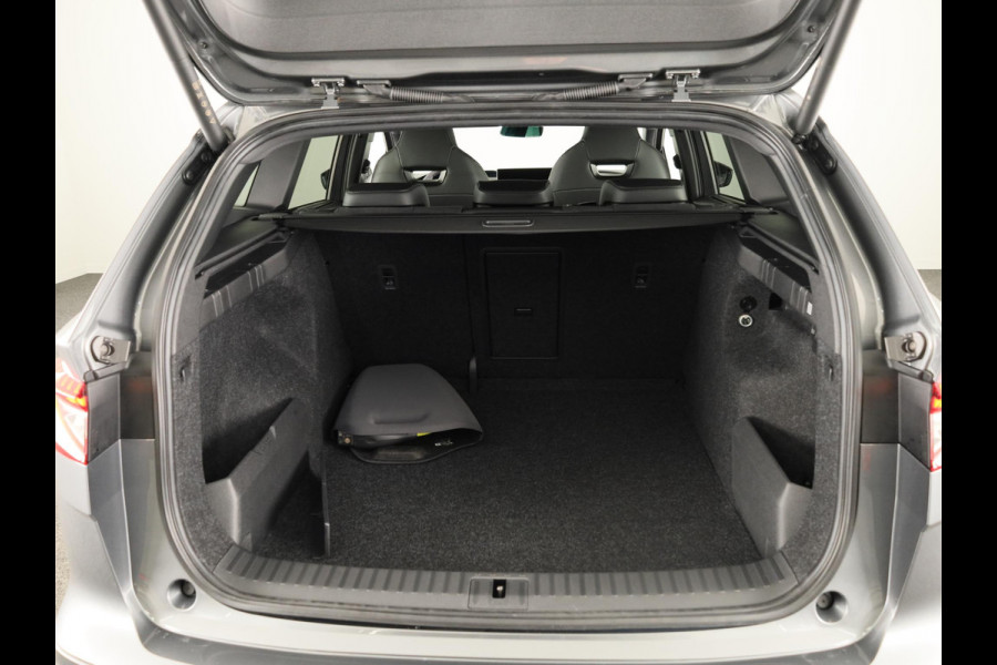 Škoda Enyaq 60 Sportline 204pk | Panoramadak | Light Band | Head up | Canton Sound | Elek. stoel | Adaptive Cruise | Blind spot