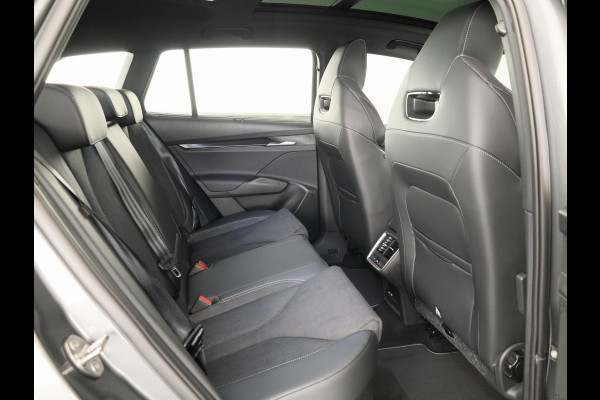 Škoda Enyaq 60 Sportline 204pk | Panoramadak | Light Band | Head up | Canton Sound | Elek. stoel | Adaptive Cruise | Blind spot