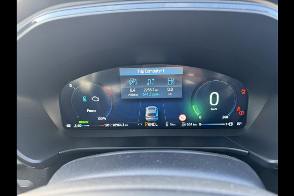 Ford Kuga 2.5 PHEV ST-Line X 243pk | Wegklapbare trekhaak | Panoramadak | Winter Pack | Head up Display | All season banden