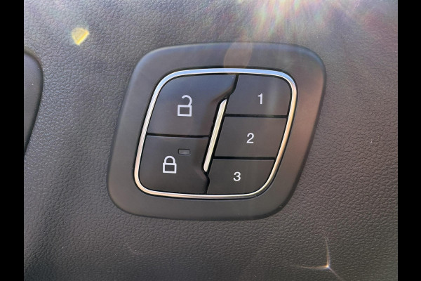 Ford Kuga 2.5 PHEV ST-Line X 243pk | Wegklapbare trekhaak | Panoramadak | Winter Pack | Head up Display | All season banden