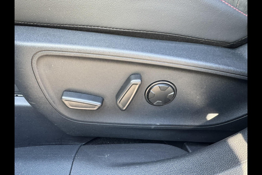 Ford Kuga 2.5 PHEV ST-Line X 243pk | Wegklapbare trekhaak | Panoramadak | Winter Pack | Head up Display | All season banden