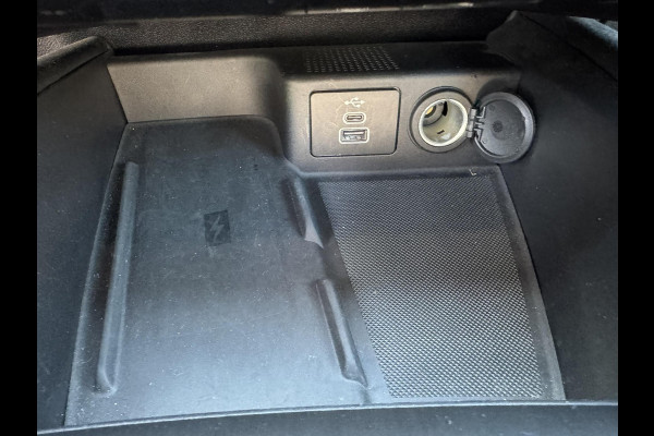 Ford Kuga 2.5 PHEV ST-Line X 243pk | Wegklapbare trekhaak | Panoramadak | Winter Pack | Head up Display | All season banden