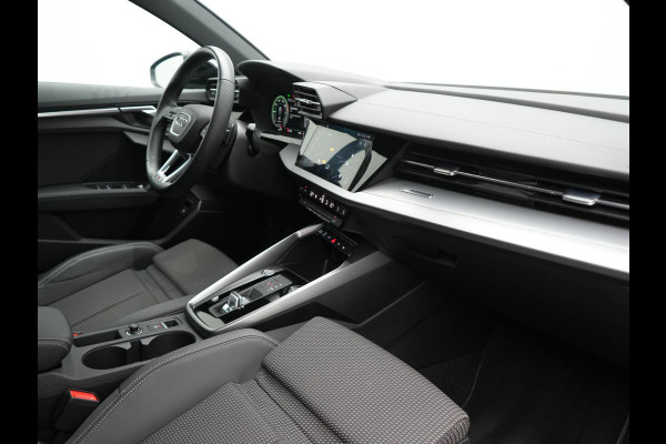 Audi A3 Sportback 45 TFSI e S edition Competition Plug In Hybrid 245pk Dealer O.H. PHEV | 2x S Line | Sportstoelen Massage | Adaptive Cruise | Bang & Olufsen | Matrix LED | 18"L.M | Sfeerverlichting | Apple Carplay | Virtual | Keyless | Blis | Navigatie | DAB |