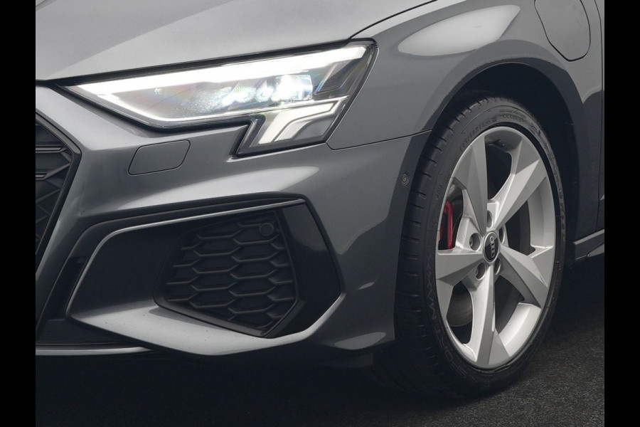 Audi A3 Sportback 45 TFSI e S edition Competition Plug In Hybrid 245pk Dealer O.H. PHEV | 2x S Line | Sportstoelen Massage | Adaptive Cruise | Bang & Olufsen | Matrix LED | 18"L.M | Sfeerverlichting | Apple Carplay | Virtual | Keyless | Blis | Navigatie | DAB |