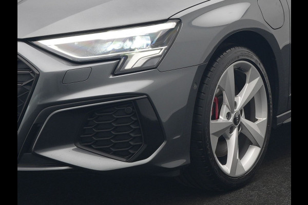 Audi A3 Sportback 45 TFSI e S edition Competition Plug In Hybrid 245pk Dealer O.H. PHEV | 2x S Line | Sportstoelen Massage | Adaptive Cruise | Bang & Olufsen | Matrix LED | 18"L.M | Sfeerverlichting | Apple Carplay | Virtual | Keyless | Blis | Navigatie | DAB |