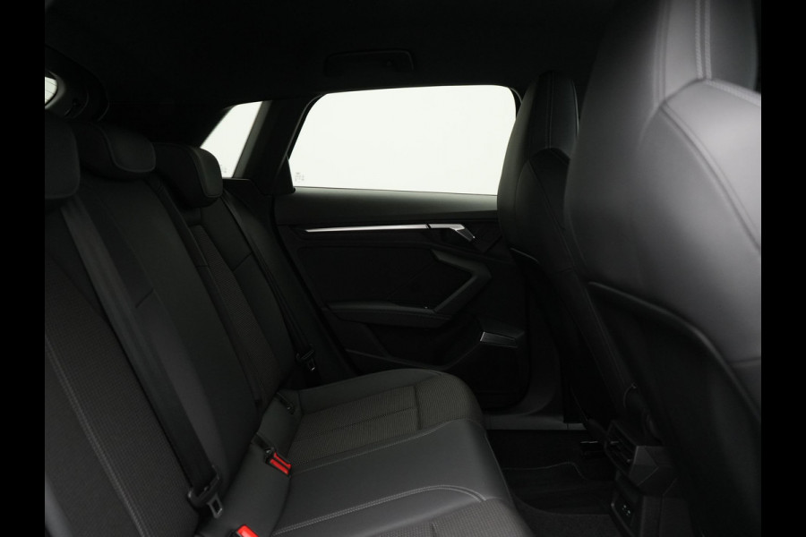 Audi A3 Sportback 45 TFSI e S edition Competition Plug In Hybrid 245pk Dealer O.H. PHEV | 2x S Line | Sportstoelen Massage | Adaptive Cruise | Bang & Olufsen | Matrix LED | 18"L.M | Sfeerverlichting | Apple Carplay | Virtual | Keyless | Blis | Navigatie | DAB |
