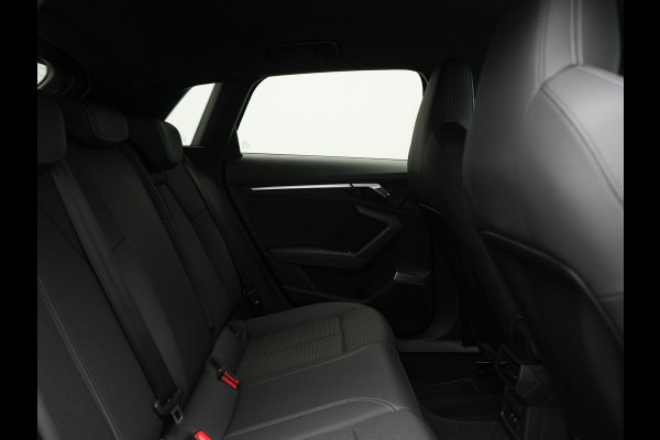 Audi A3 Sportback 45 TFSI e S edition Competition Plug In Hybrid 245pk Dealer O.H. PHEV | 2x S Line | Sportstoelen Massage | Adaptive Cruise | Bang & Olufsen | Matrix LED | 18"L.M | Sfeerverlichting | Apple Carplay | Virtual | Keyless | Blis | Navigatie | DAB |
