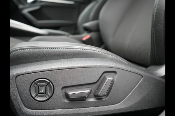 Audi A3 Sportback 45 TFSI e S edition Competition Plug In Hybrid 245pk Dealer O.H. PHEV | 2x S Line | Sportstoelen Massage | Adaptive Cruise | Bang & Olufsen | Matrix LED | 18"L.M | Sfeerverlichting | Apple Carplay | Virtual | Keyless | Blis | Navigatie | DAB |