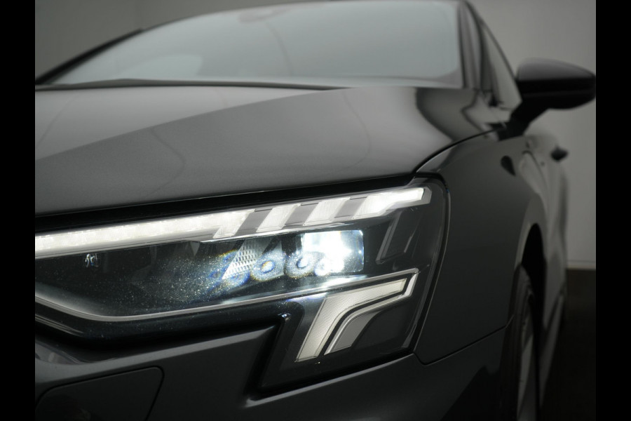 Audi A3 Sportback 45 TFSI e S edition Competition Plug In Hybrid 245pk Dealer O.H. PHEV | 2x S Line | Sportstoelen Massage | Adaptive Cruise | Bang & Olufsen | Matrix LED | 18"L.M | Sfeerverlichting | Apple Carplay | Virtual | Keyless | Blis | Navigatie | DAB |