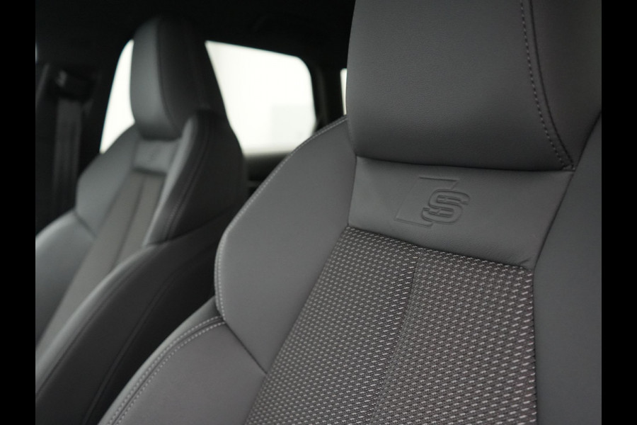Audi A3 Sportback 45 TFSI e S edition Competition Plug In Hybrid 245pk Dealer O.H. PHEV | 2x S Line | Sportstoelen Massage | Adaptive Cruise | Bang & Olufsen | Matrix LED | 18"L.M | Sfeerverlichting | Apple Carplay | Virtual | Keyless | Blis | Navigatie | DAB |