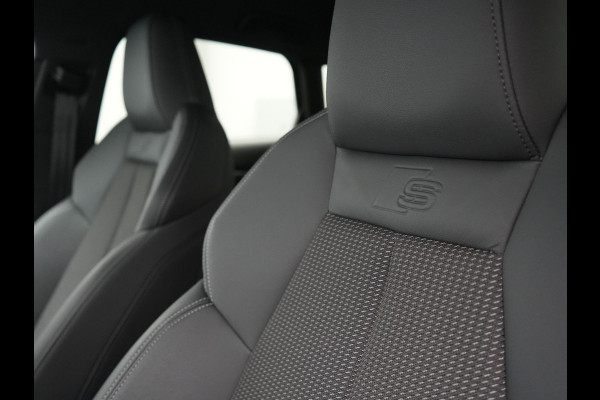 Audi A3 Sportback 45 TFSI e S edition Competition Plug In Hybrid 245pk Dealer O.H. PHEV | 2x S Line | Sportstoelen Massage | Adaptive Cruise | Bang & Olufsen | Matrix LED | 18"L.M | Sfeerverlichting | Apple Carplay | Virtual | Keyless | Blis | Navigatie | DAB |