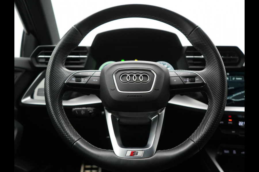 Audi A3 Sportback 45 TFSI e S edition Competition Plug In Hybrid 245pk Dealer O.H. PHEV | 2x S Line | Sportstoelen Massage | Adaptive Cruise | Bang & Olufsen | Matrix LED | 18"L.M | Sfeerverlichting | Apple Carplay | Virtual | Keyless | Blis | Navigatie | DAB |