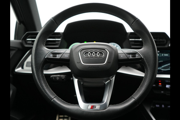 Audi A3 Sportback 45 TFSI e S edition Competition Plug In Hybrid 245pk Dealer O.H. PHEV | 2x S Line | Sportstoelen Massage | Adaptive Cruise | Bang & Olufsen | Matrix LED | 18"L.M | Sfeerverlichting | Apple Carplay | Virtual | Keyless | Blis | Navigatie | DAB |