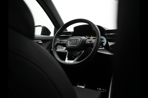 Audi A3 Sportback 45 TFSI e S edition Competition Plug In Hybrid 245pk Dealer O.H. PHEV | 2x S Line | Sportstoelen Massage | Adaptive Cruise | Bang & Olufsen | Matrix LED | 18"L.M | Sfeerverlichting | Apple Carplay | Virtual | Keyless | Blis | Navigatie | DAB |