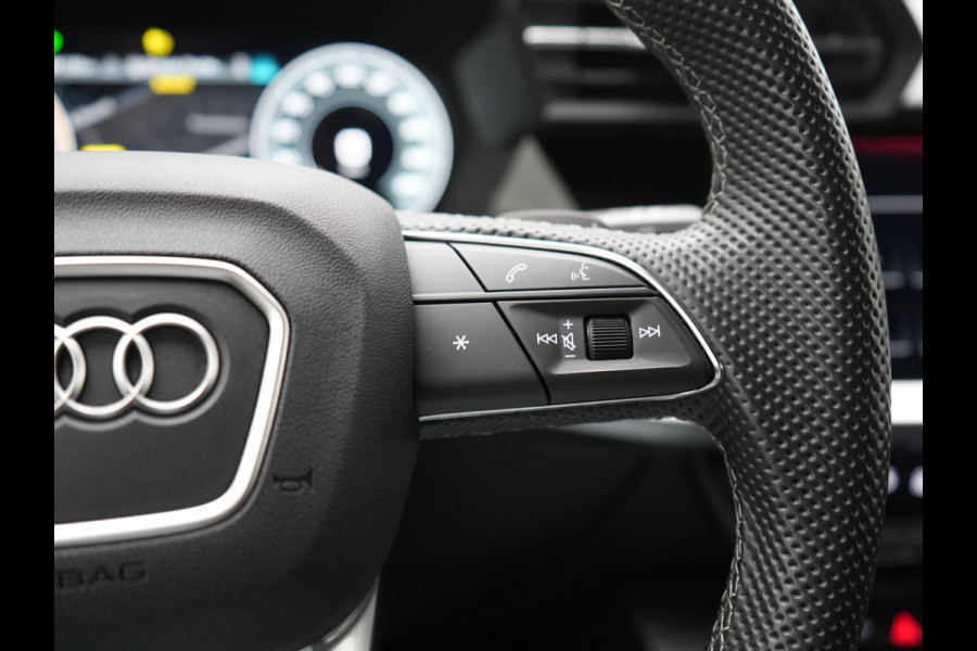 Audi A3 Sportback 45 TFSI e S edition Competition Plug In Hybrid 245pk Dealer O.H. PHEV | 2x S Line | Sportstoelen Massage | Adaptive Cruise | Bang & Olufsen | Matrix LED | 18"L.M | Sfeerverlichting | Apple Carplay | Virtual | Keyless | Blis | Navigatie | DAB |