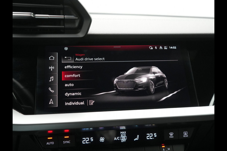 Audi A3 Sportback 45 TFSI e S edition Competition Plug In Hybrid 245pk Dealer O.H. PHEV | 2x S Line | Sportstoelen Massage | Adaptive Cruise | Bang & Olufsen | Matrix LED | 18"L.M | Sfeerverlichting | Apple Carplay | Virtual | Keyless | Blis | Navigatie | DAB |