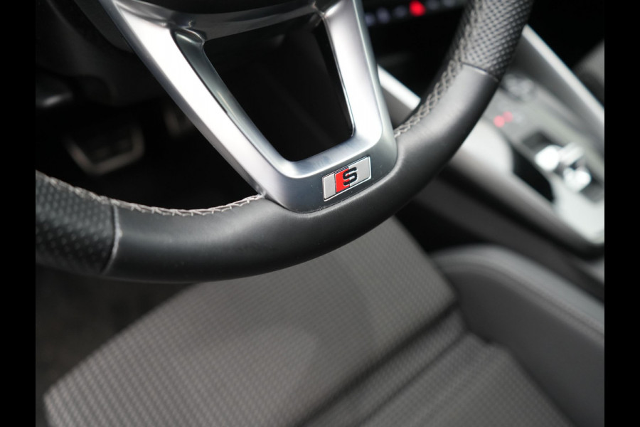 Audi A3 Sportback 45 TFSI e S edition Competition Plug In Hybrid 245pk Dealer O.H. PHEV | 2x S Line | Sportstoelen Massage | Adaptive Cruise | Bang & Olufsen | Matrix LED | 18"L.M | Sfeerverlichting | Apple Carplay | Virtual | Keyless | Blis | Navigatie | DAB |