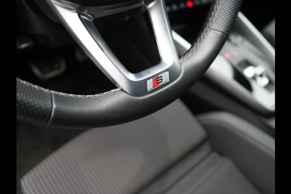 Audi A3 Sportback 45 TFSI e S edition Competition Plug In Hybrid 245pk Dealer O.H. PHEV | 2x S Line | Sportstoelen Massage | Adaptive Cruise | Bang & Olufsen | Matrix LED | 18"L.M | Sfeerverlichting | Apple Carplay | Virtual | Keyless | Blis | Navigatie | DAB |