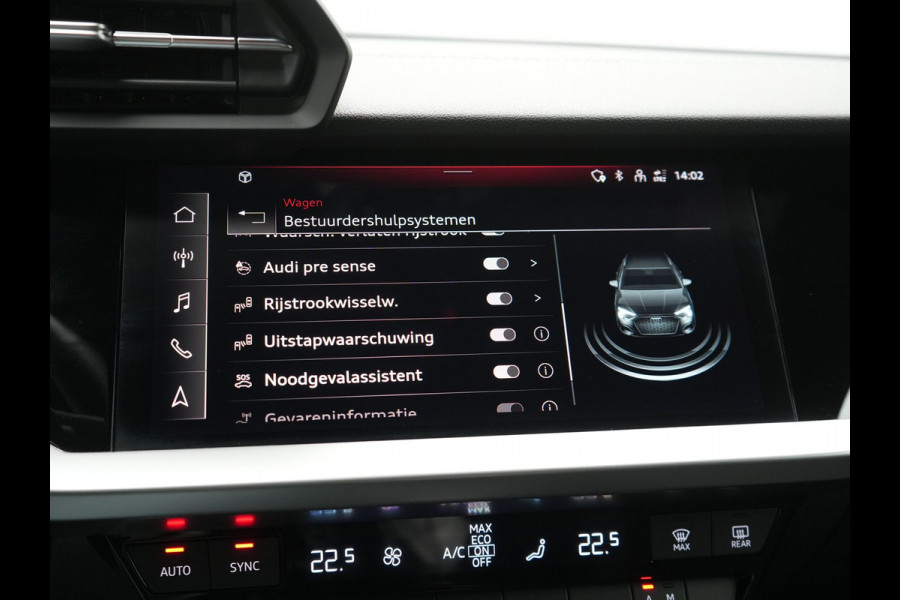 Audi A3 Sportback 45 TFSI e S edition Competition Plug In Hybrid 245pk Dealer O.H. PHEV | 2x S Line | Sportstoelen Massage | Adaptive Cruise | Bang & Olufsen | Matrix LED | 18"L.M | Sfeerverlichting | Apple Carplay | Virtual | Keyless | Blis | Navigatie | DAB |