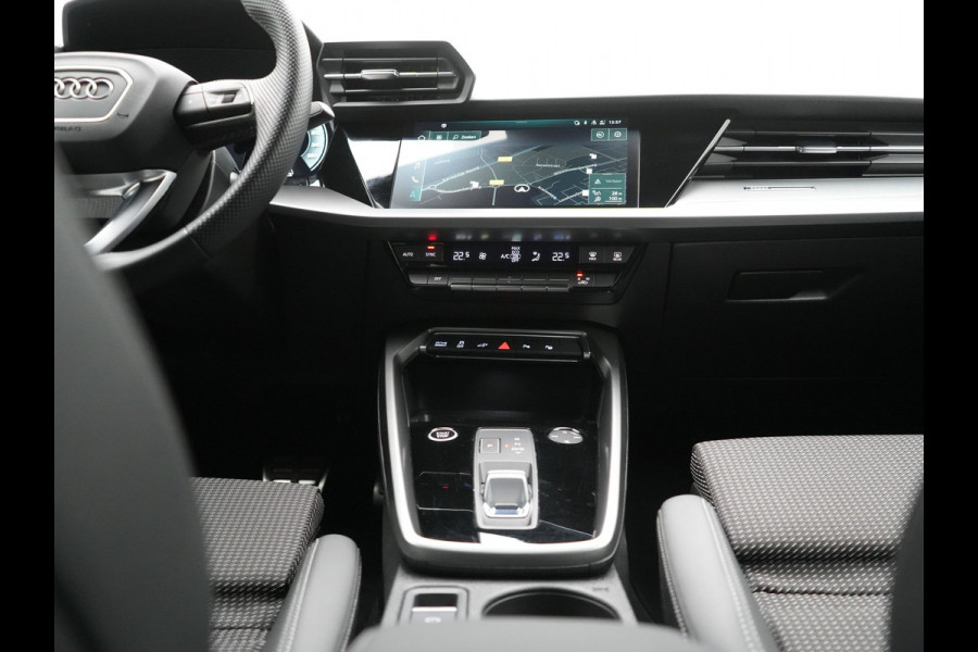 Audi A3 Sportback 45 TFSI e S edition Competition Plug In Hybrid 245pk Dealer O.H. PHEV | 2x S Line | Sportstoelen Massage | Adaptive Cruise | Bang & Olufsen | Matrix LED | 18"L.M | Sfeerverlichting | Apple Carplay | Virtual | Keyless | Blis | Navigatie | DAB |