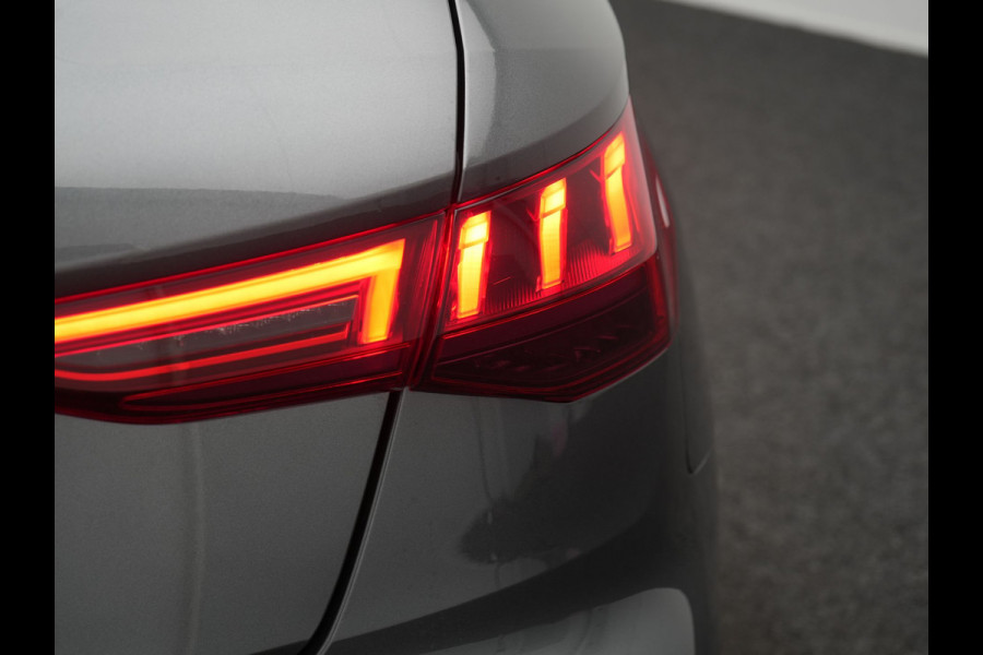 Audi A3 Sportback 45 TFSI e S edition Competition Plug In Hybrid 245pk Dealer O.H. PHEV | 2x S Line | Sportstoelen Massage | Adaptive Cruise | Bang & Olufsen | Matrix LED | 18"L.M | Sfeerverlichting | Apple Carplay | Virtual | Keyless | Blis | Navigatie | DAB |