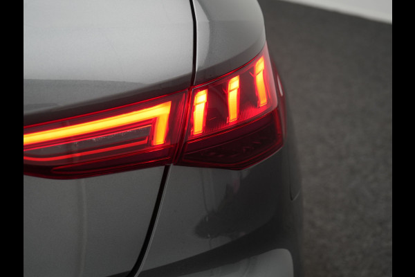 Audi A3 Sportback 45 TFSI e S edition Competition Plug In Hybrid 245pk Dealer O.H. PHEV | 2x S Line | Sportstoelen Massage | Adaptive Cruise | Bang & Olufsen | Matrix LED | 18"L.M | Sfeerverlichting | Apple Carplay | Virtual | Keyless | Blis | Navigatie | DAB |